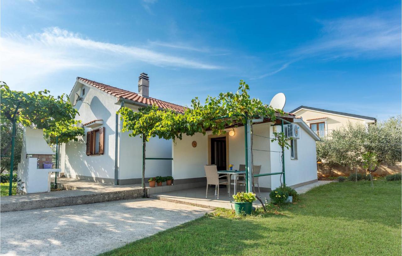 1 Bedroom Beautiful Apartment In Linardici Exterior photo