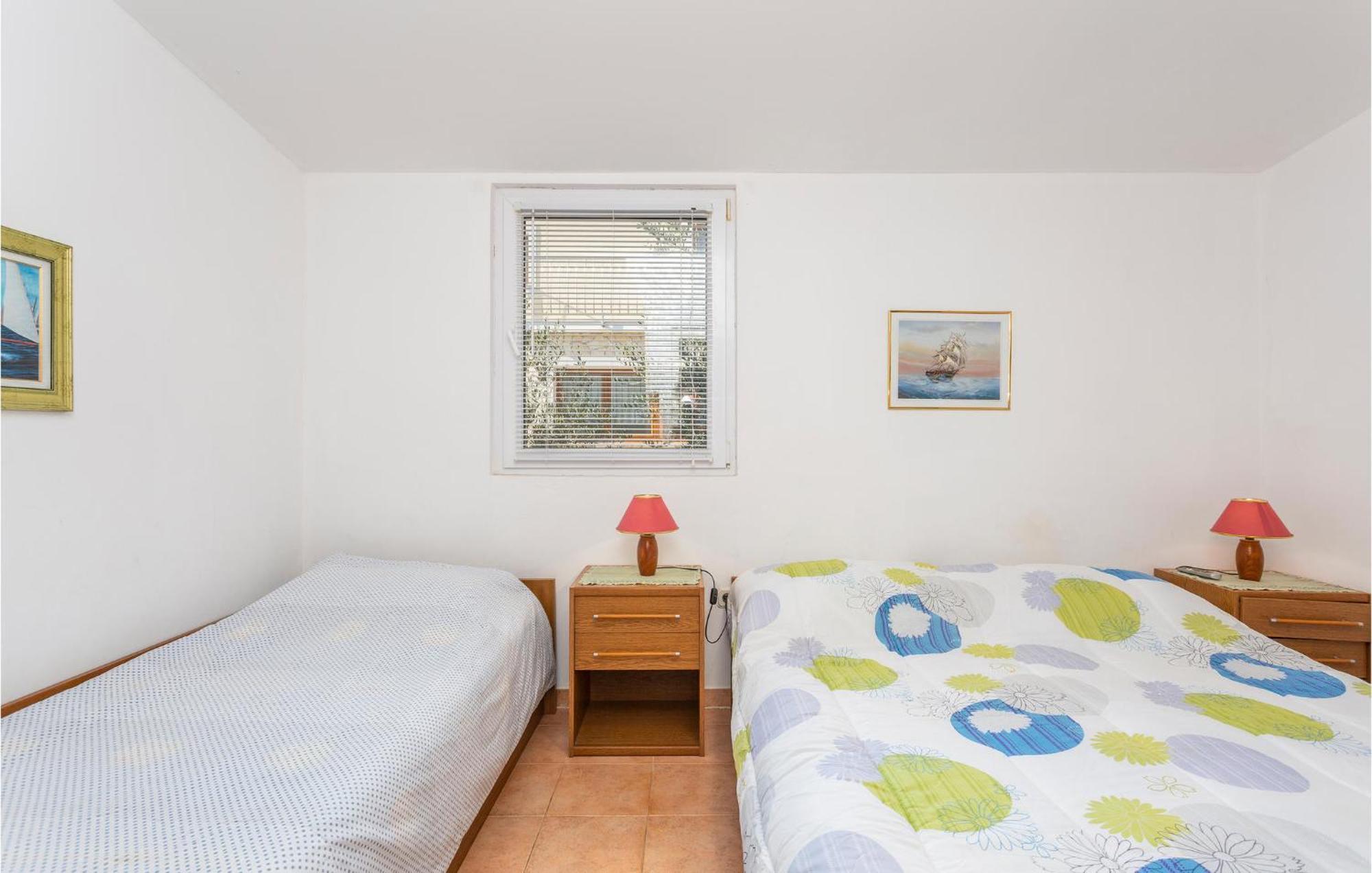 1 Bedroom Beautiful Apartment In Linardici Exterior photo