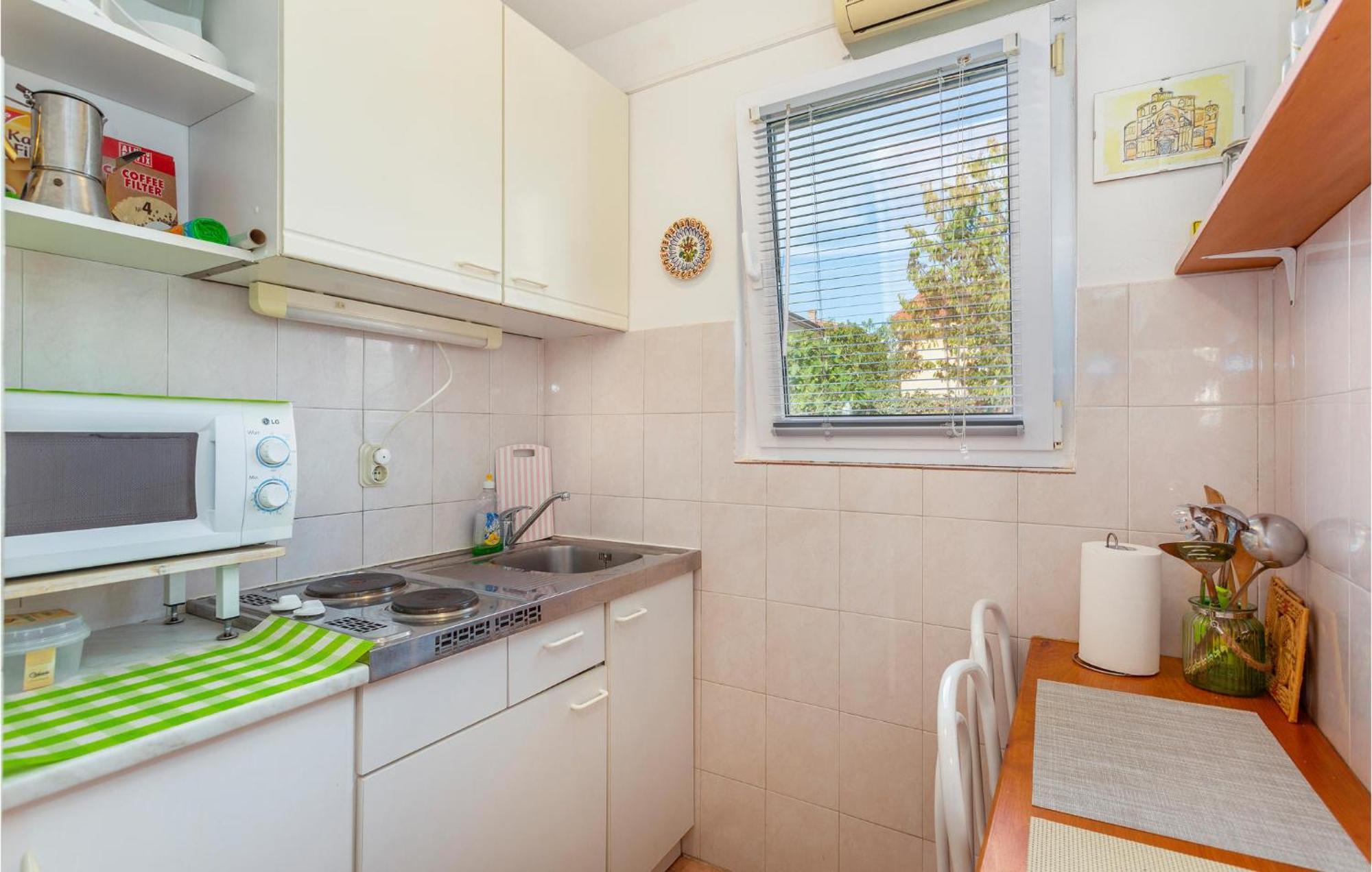 1 Bedroom Beautiful Apartment In Linardici Exterior photo