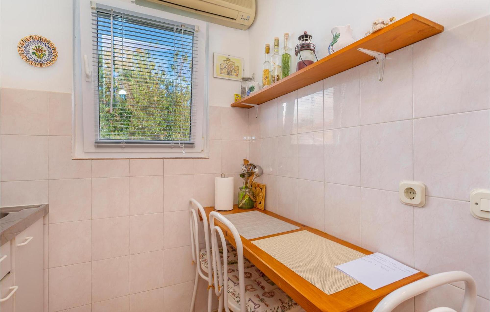 1 Bedroom Beautiful Apartment In Linardici Exterior photo
