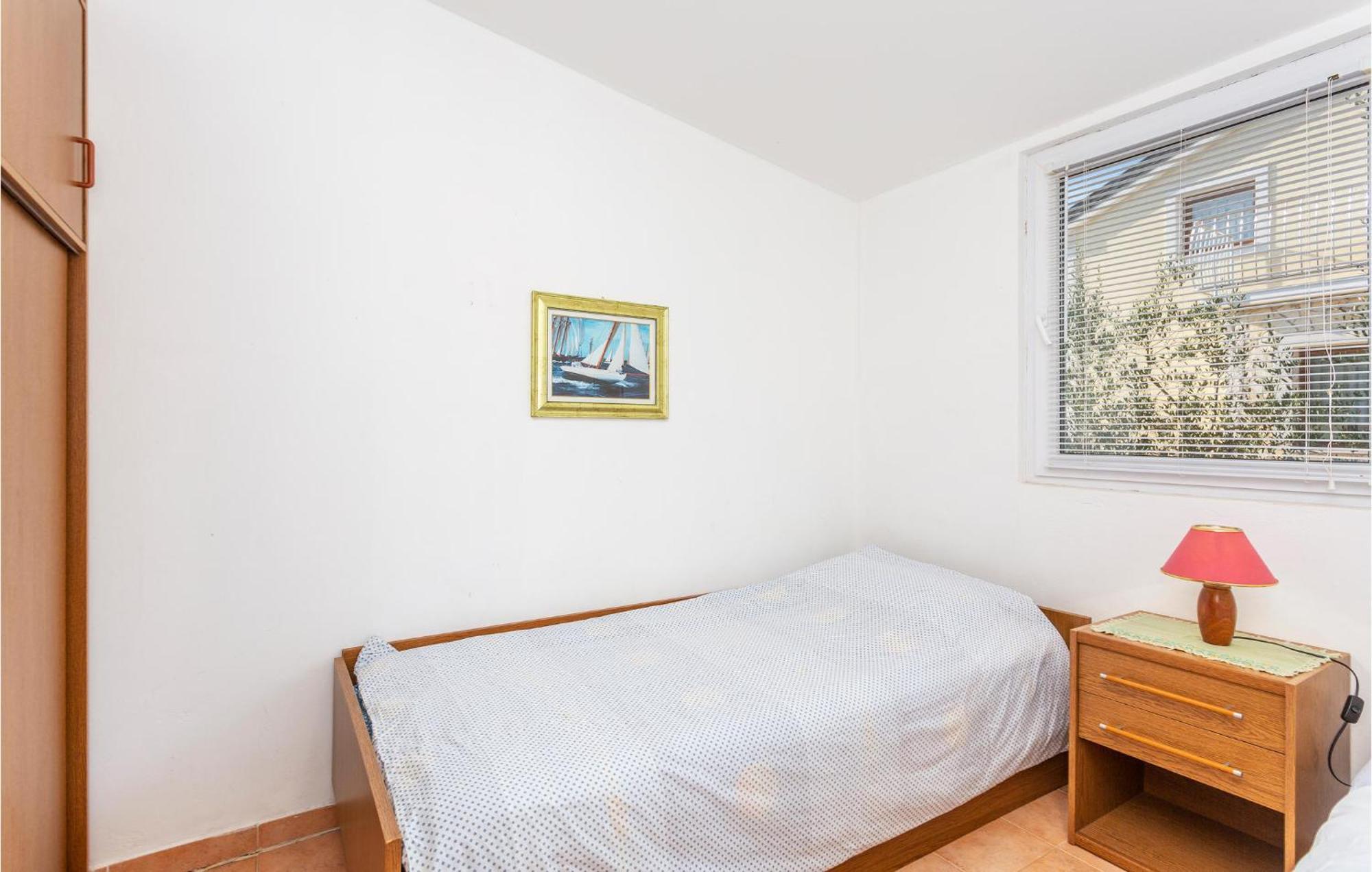 1 Bedroom Beautiful Apartment In Linardici Exterior photo